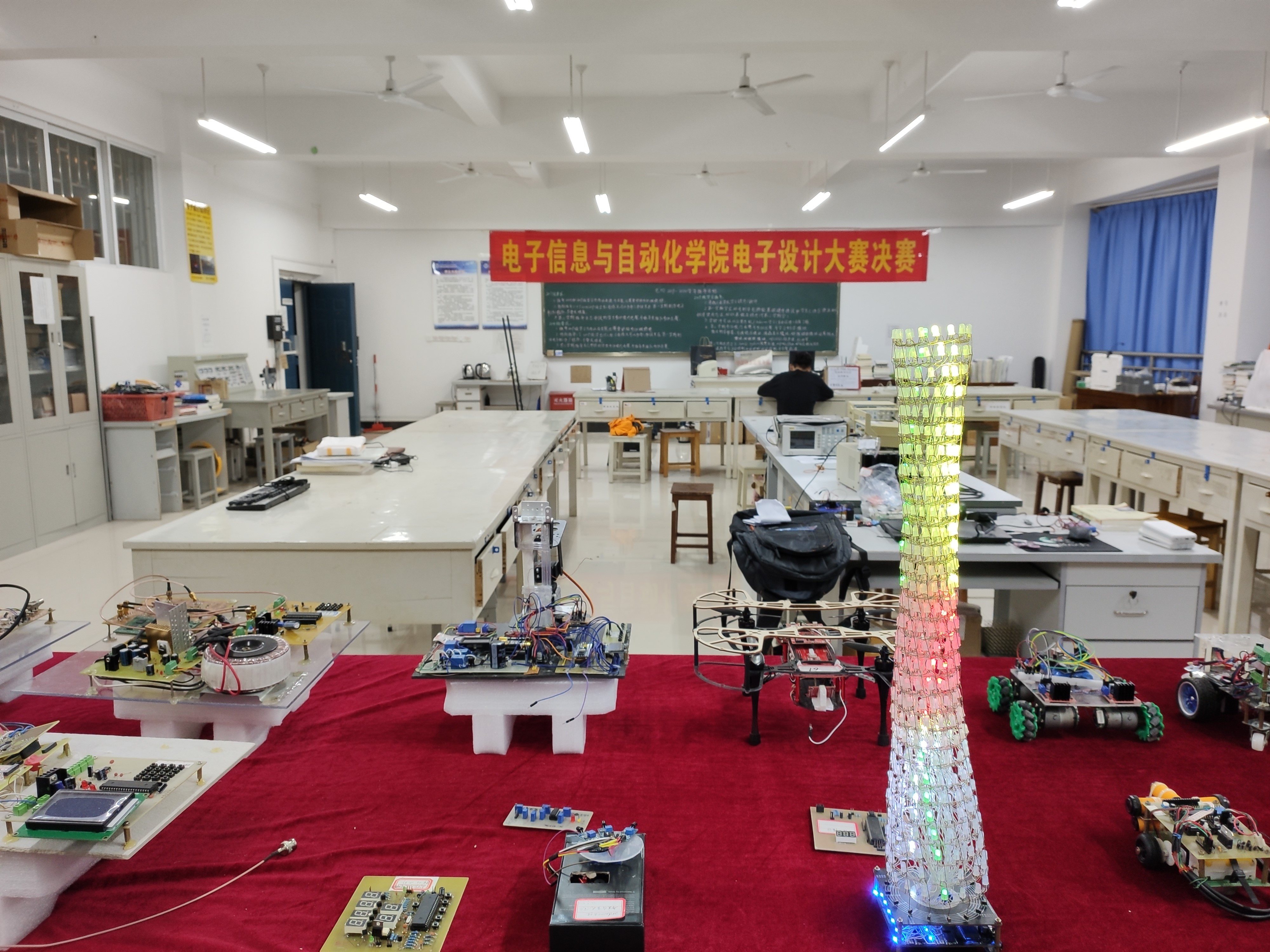 大学生创新创业实践基地-欢迎访问桂林航天工业学院人工智能学院
